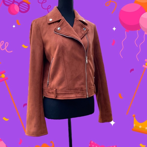 FOREVER 21
Jacket size M 
Brown color - front zipper - pocket - Picture 4 of 16